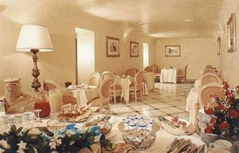 Champagne Garden Hotel Rome 4*,
